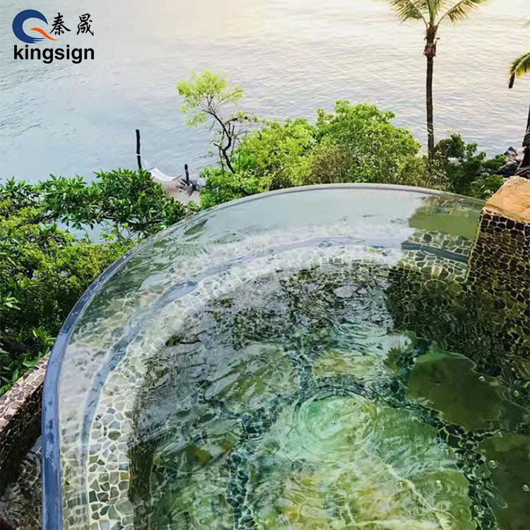 Jak bazénová okna proměňují design a bezpečnost bazénu?